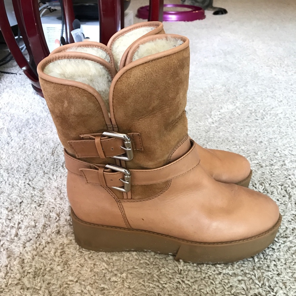 Real wool shearling and lamb skin, rubber platform